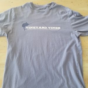 Vineyard vine tshirt